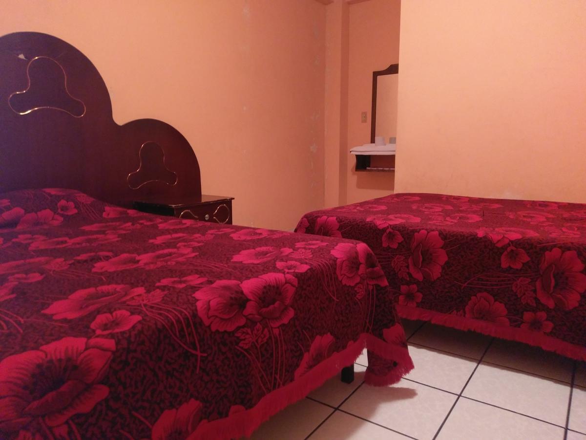Hotel Cristal Nuevo San Juan Parangaricutiro ภายนอก รูปภาพ